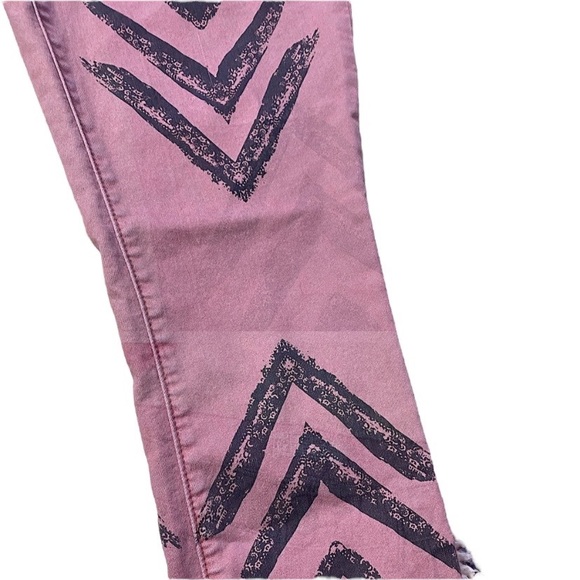 FREE PEOPLE DOTTED IKAT ARROW JEANS - Picture 7 of 11